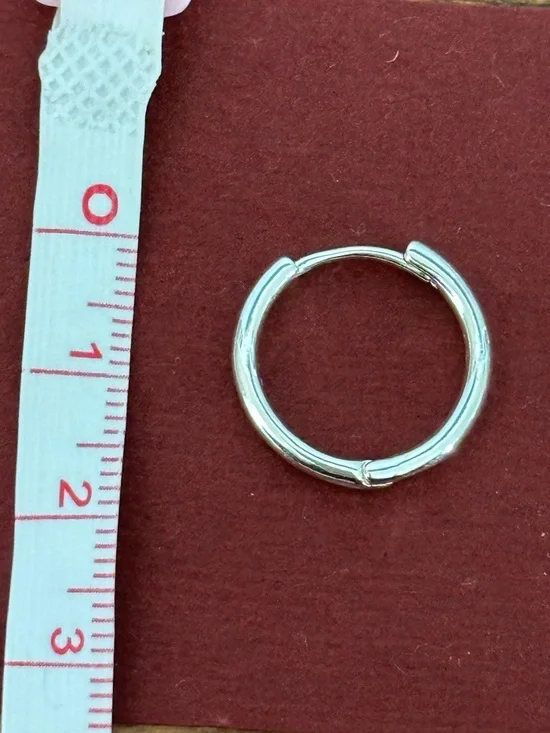 14 mm silver hoop earrings - Picture 7 of 7